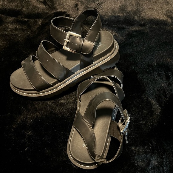 Wild Fable Black Strappy Sandals - Picture 1 of 6